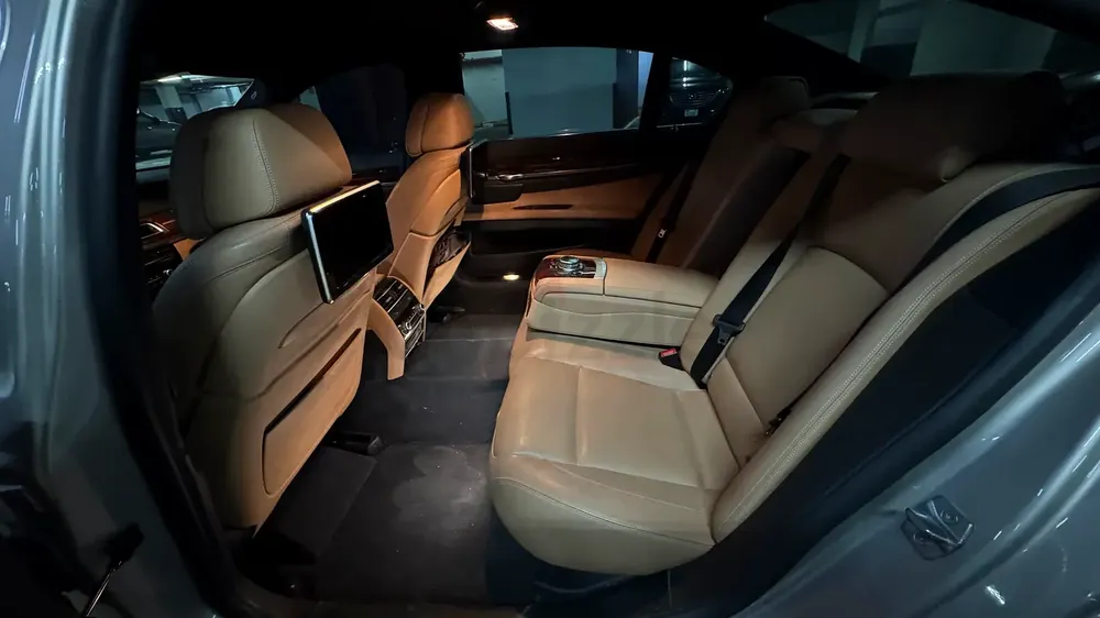BMW 740Li 2015 | Luxury Executive Sedan | Full Options | Excellent Condition - Image 12