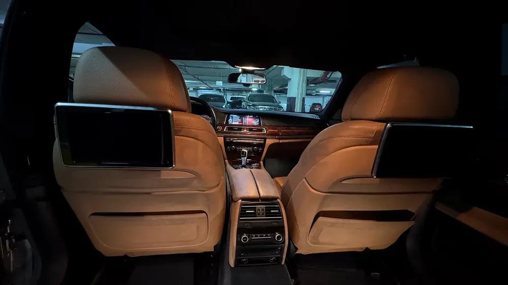 BMW 740Li 2015 | Luxury Executive Sedan | Full Options | Excellent Condition - Image 13