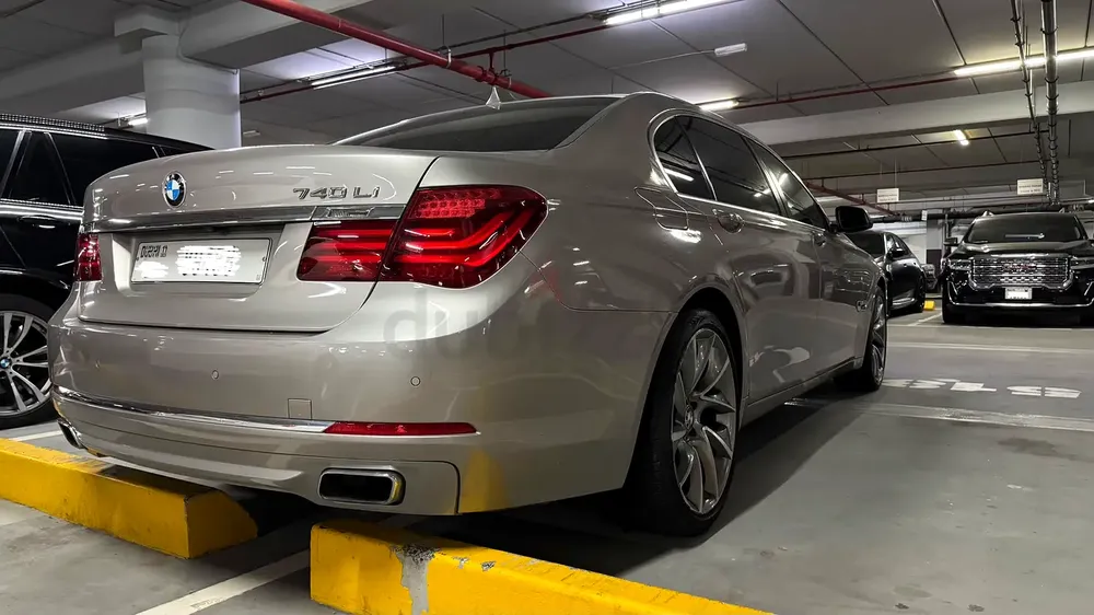 BMW 740Li 2015 | Luxury Executive Sedan | Full Options | Excellent Condition - Image 4