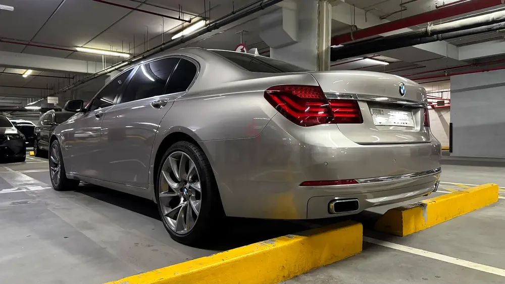 BMW 740Li 2015 | Luxury Executive Sedan | Full Options | Excellent Condition - Image 5