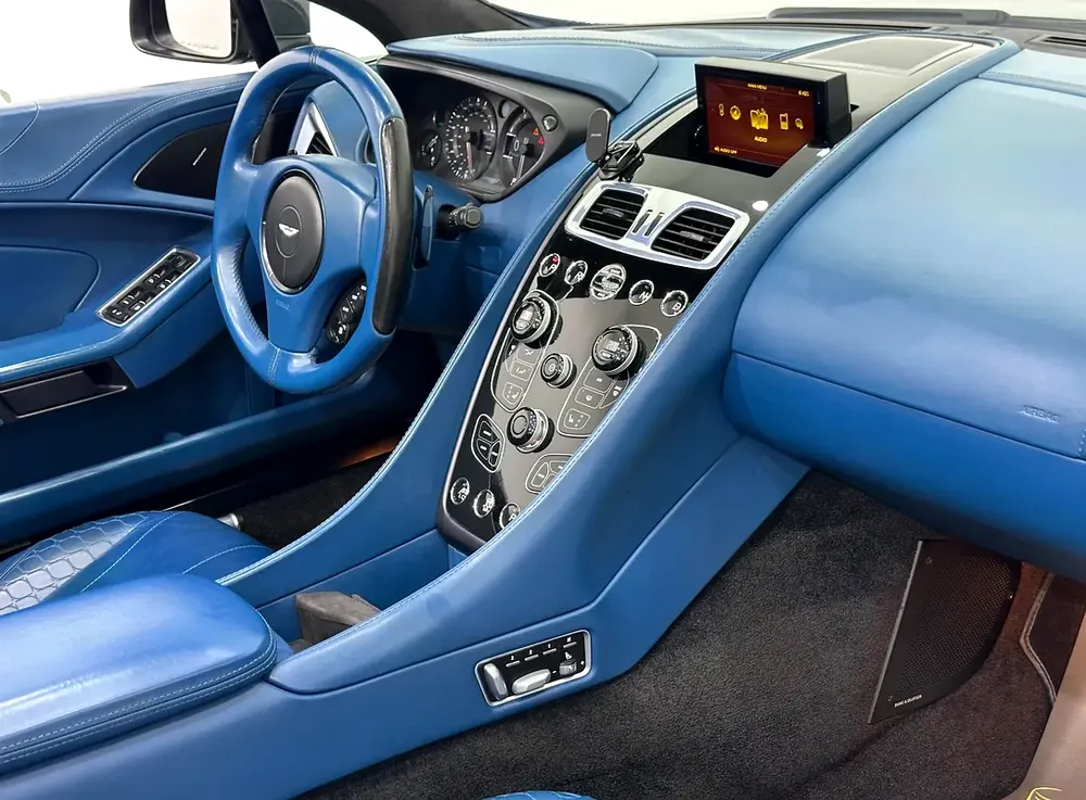 2015 Aston Martin Vanquish Volante V12 Convertible, Low Kms, GCC - Image 10