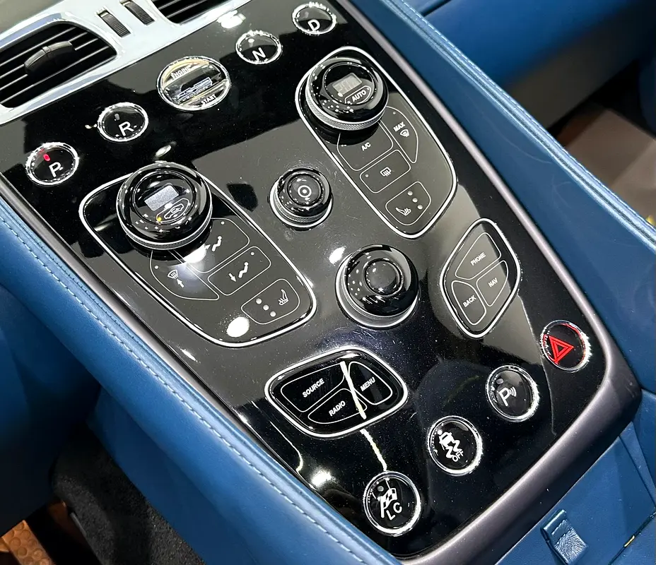 2015 Aston Martin Vanquish Volante V12 Convertible, Low Kms, GCC - Image 12