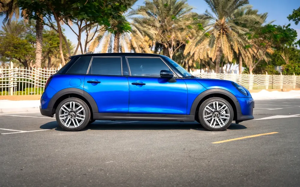 2025 MINI Cooper C 5-door | GCC | Like Brand New | First Owner | From AGMC Dubai official dealer - Image 6