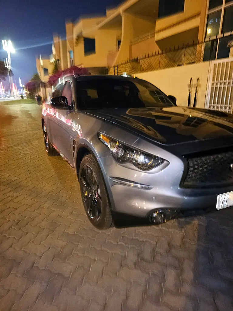 Infiniti QX70S 2017 | Full Option | Luxury SUV | Blue/Black | Must See - Image 4