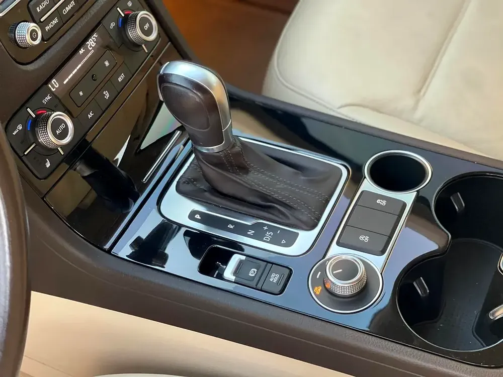 AED 1,005 P.M | Volkswagen Touareg SEL 2018 | GCC Specs | Pristine Condition - Image 11