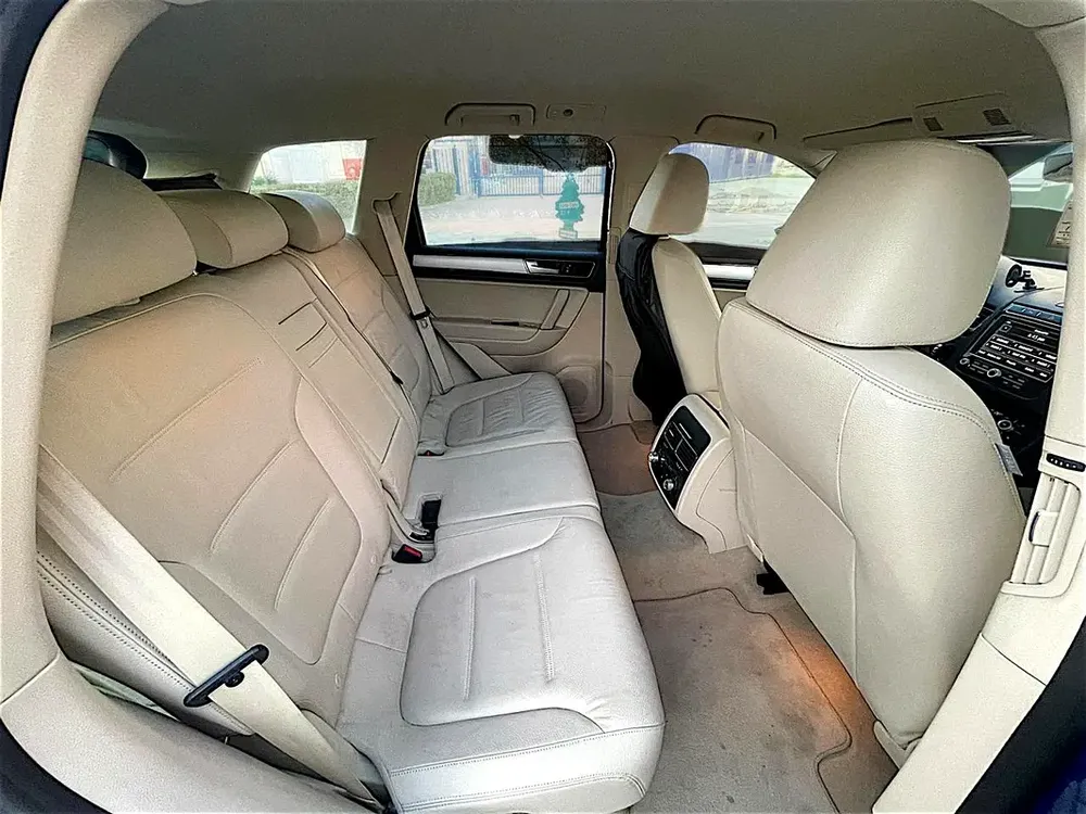 AED 1,005 P.M | Volkswagen Touareg SEL 2018 | GCC Specs | Pristine Condition - Image 19