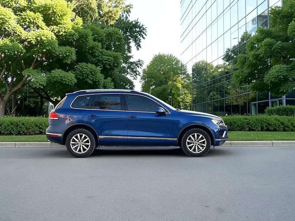 AED 1,005 P.M | Volkswagen Touareg SEL 2018 | GCC Specs | Pristine Condition - Image 5