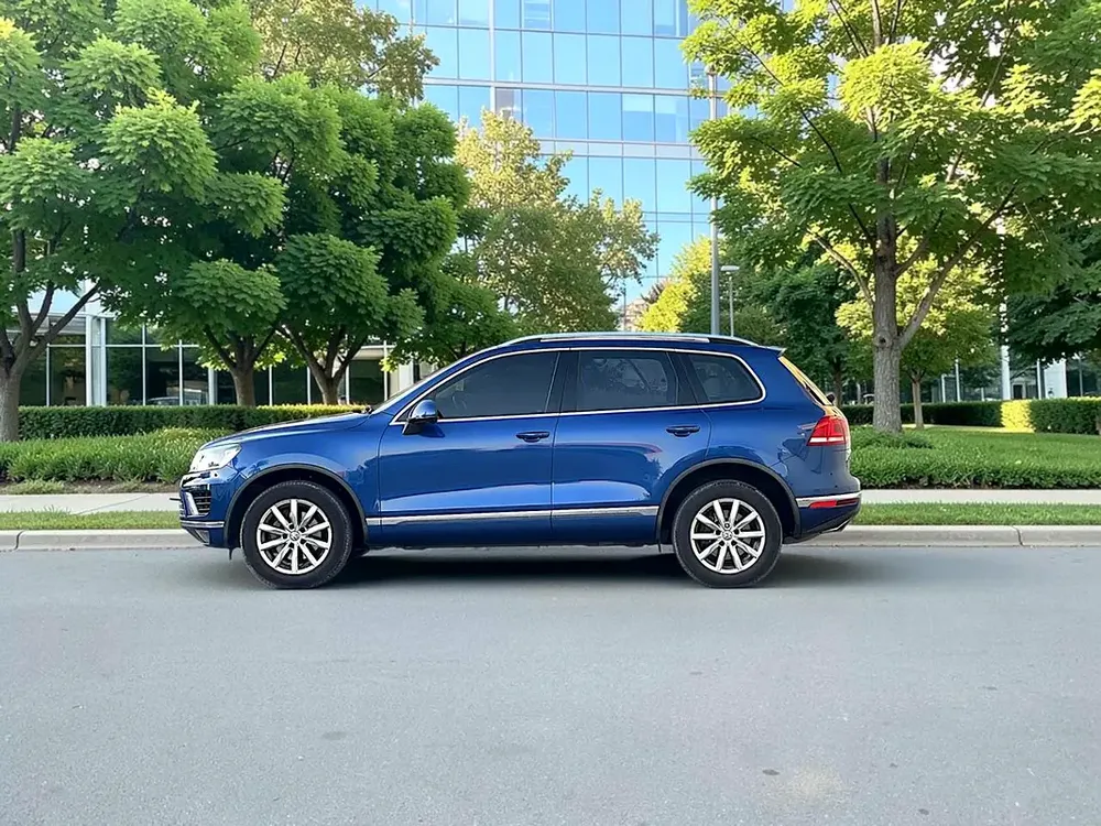 AED 1,005 P.M | Volkswagen Touareg SEL 2018 | GCC Specs | Pristine Condition - Image 6