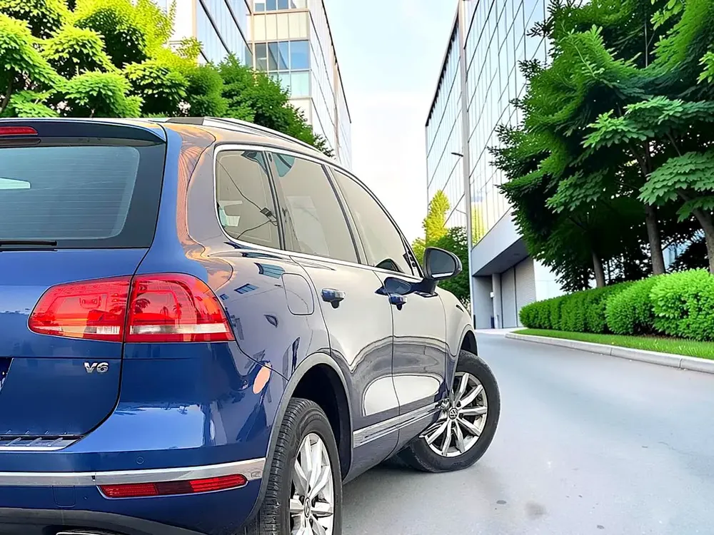AED 1,005 P.M | Volkswagen Touareg SEL 2018 | GCC Specs | Pristine Condition - Image 7