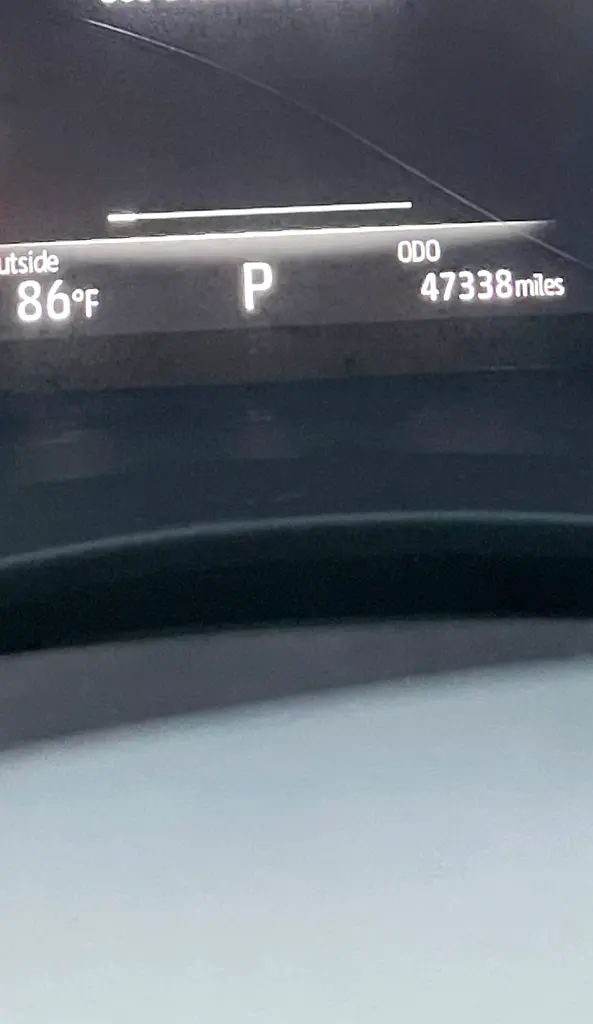 Toyota Highlander hybrid 2021 full options very clean car outside and inside for more information pl - Image 12