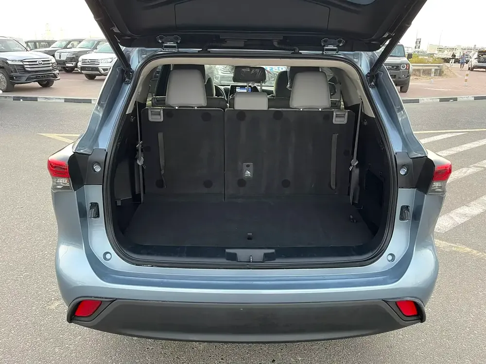 Toyota Highlander hybrid 2021 full options very clean car outside and inside for more information pl - Image 15