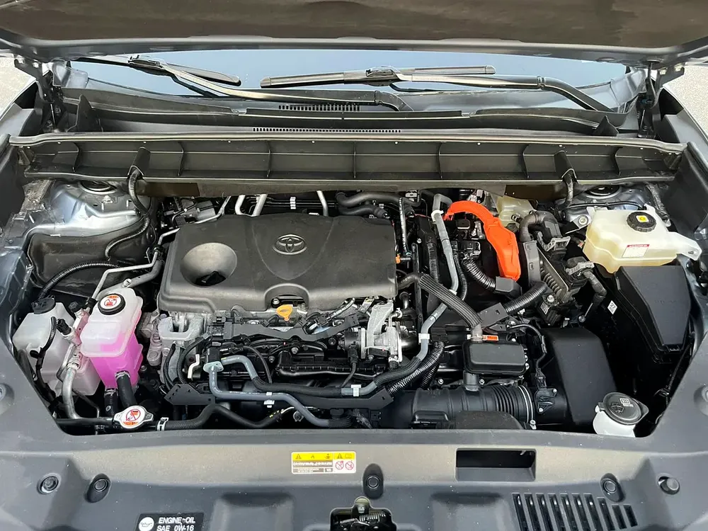 Toyota Highlander hybrid 2021 full options very clean car outside and inside for more information pl - Image 17