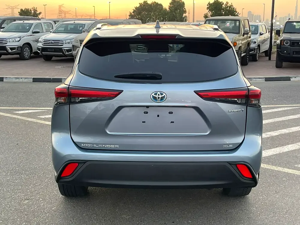 Toyota Highlander hybrid 2021 full options very clean car outside and inside for more information pl - Image 5