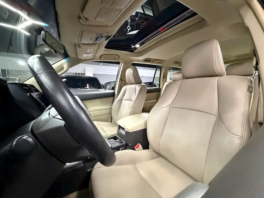 Toyota Prado VXR 2019 GCC Specs - Image 10