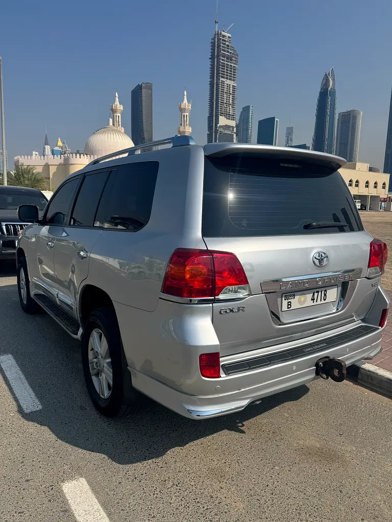 Toyota Land Cruiser 2015 GXR V8 GCC All service history ALFUTTAIM original paint single owner - Image 7
