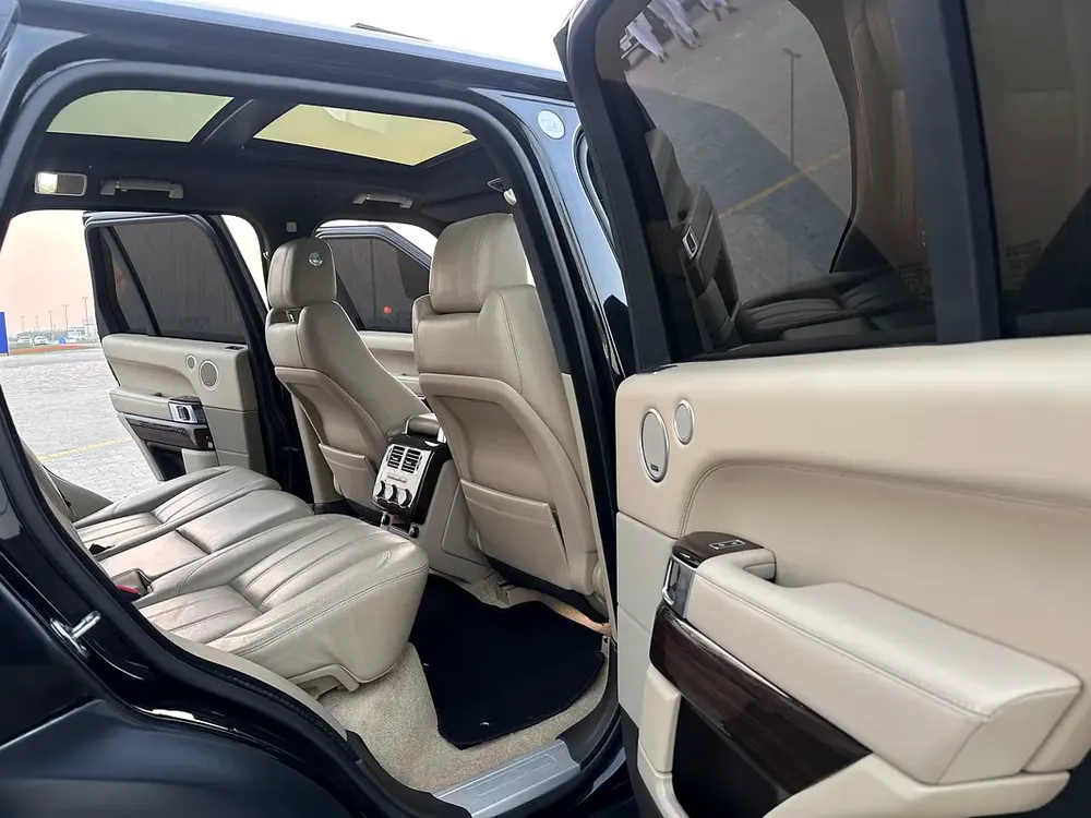 Range Rover Vogue Supercharged 2017 V6 upgrade 2020 super clean car - Image 15