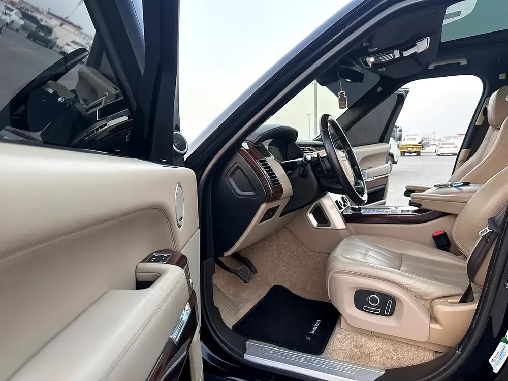 Range Rover Vogue Supercharged 2017 V6 upgrade 2020 super clean car - Image 4