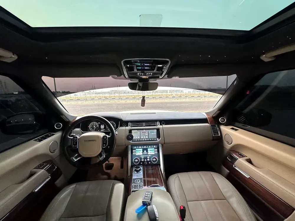 Range Rover Vogue Supercharged 2017 V6 upgrade 2020 super clean car - Image 6