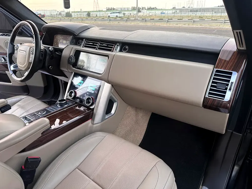 Range Rover Vogue Supercharged 2017 V6 upgrade 2020 super clean car - Image 8