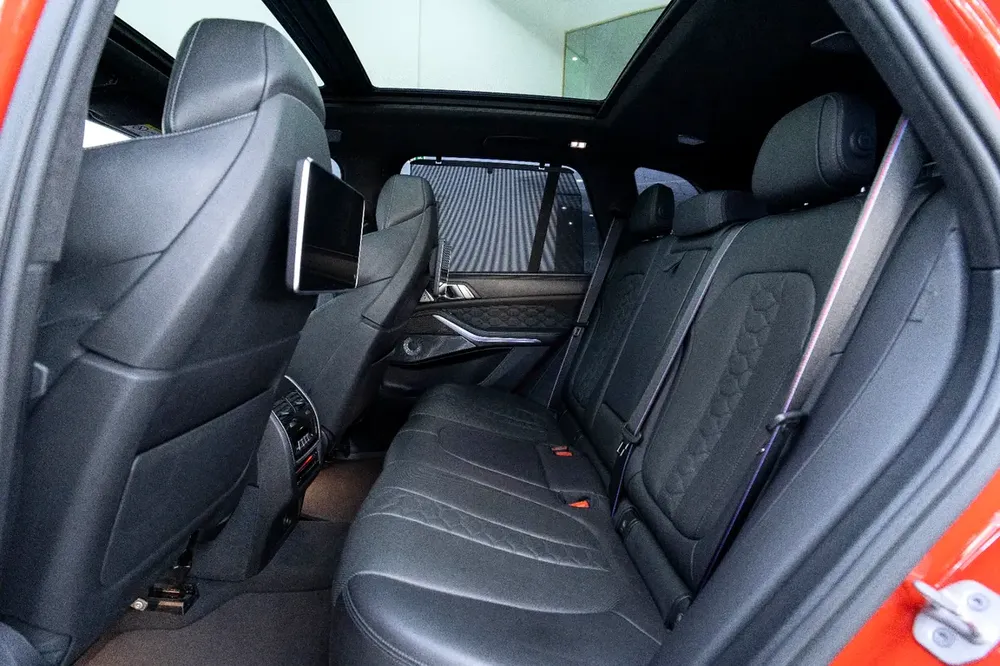 2022 BMW X5M Competition | GCC Specs | Carbon Edition - Image 8