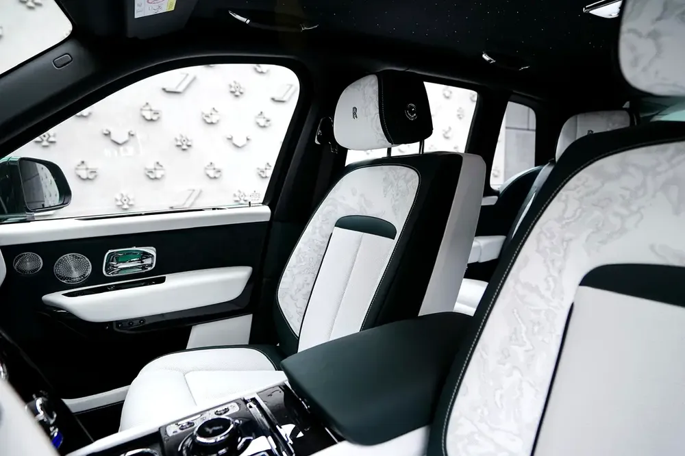 One off Black Badge Rolls Royce Cullinan - Image 10