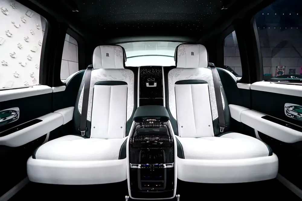 One off Black Badge Rolls Royce Cullinan - Image 11