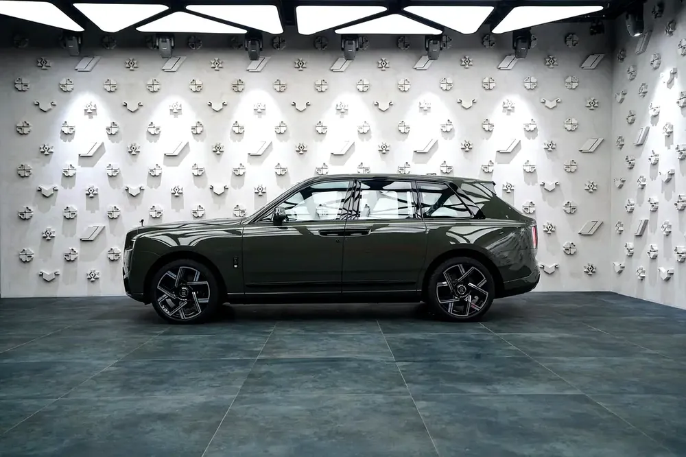 One off Black Badge Rolls Royce Cullinan - Image 6