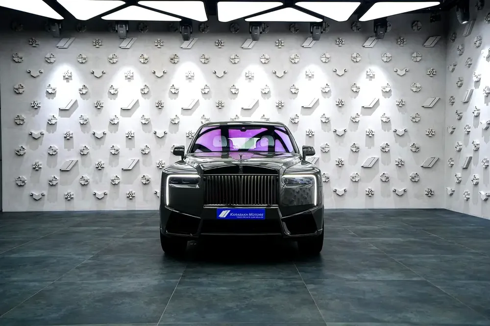 One off Black Badge Rolls Royce Cullinan - Image 7