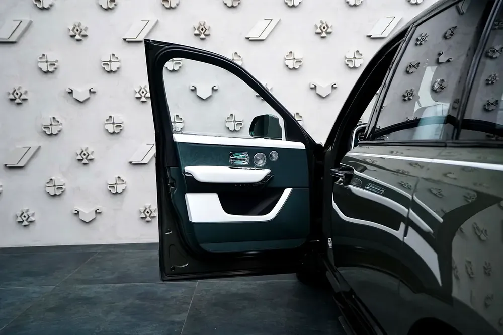 One off Black Badge Rolls Royce Cullinan - Image 8