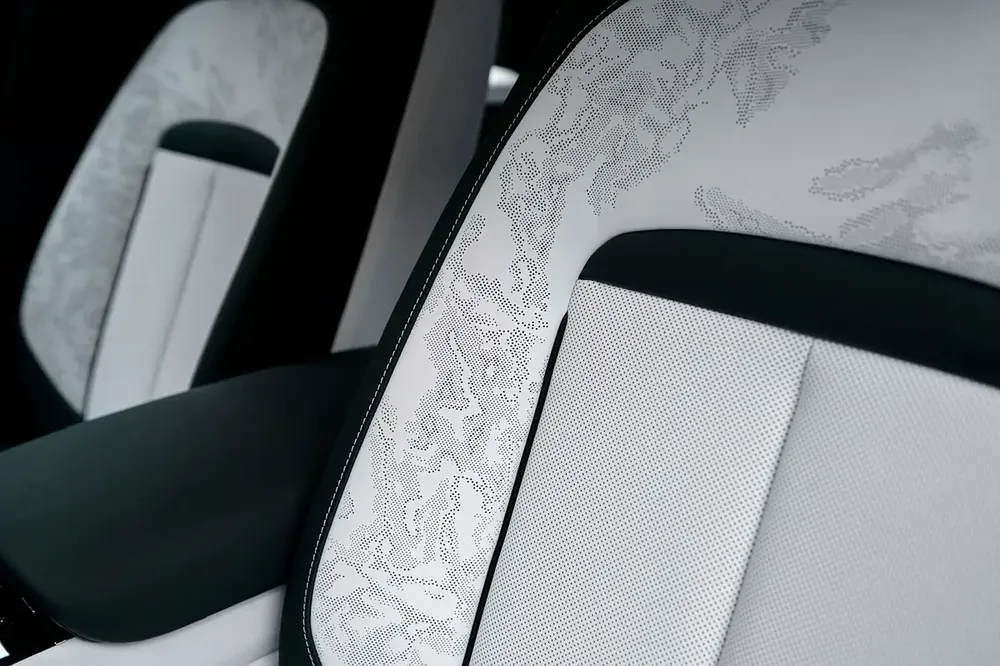 One off Black Badge Rolls Royce Cullinan - Image 9