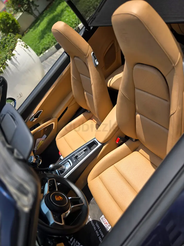 Porsche 911 convertible GCC Al nabooda warranty no accident no paint warranty Nov 2026 - Image 5
