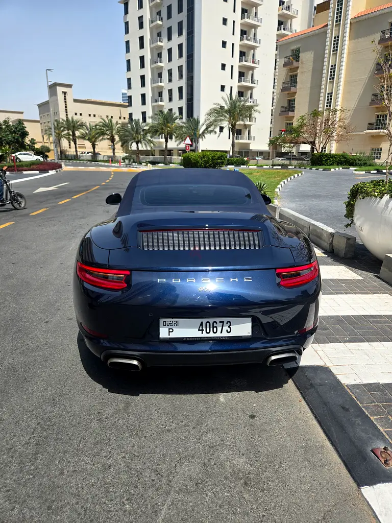 Porsche 911 convertible GCC Al nabooda warranty no accident no paint warranty Nov 2026 - Image 6