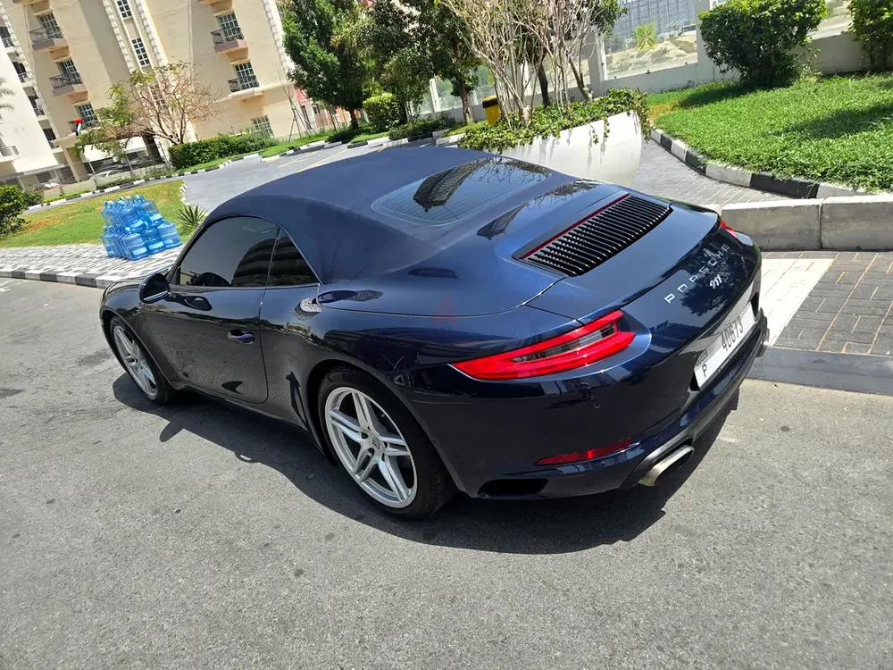 Porsche 911 convertible GCC Al nabooda warranty no accident no paint warranty Nov 2026 - Image 8