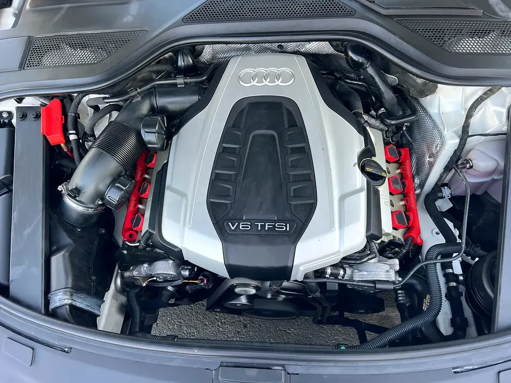 AUDI A8L 5.0 TFSI QUATTRO FULL OPTION GCC SPECS SINGLE OWNER ORIGINAL PAINT - Image 19