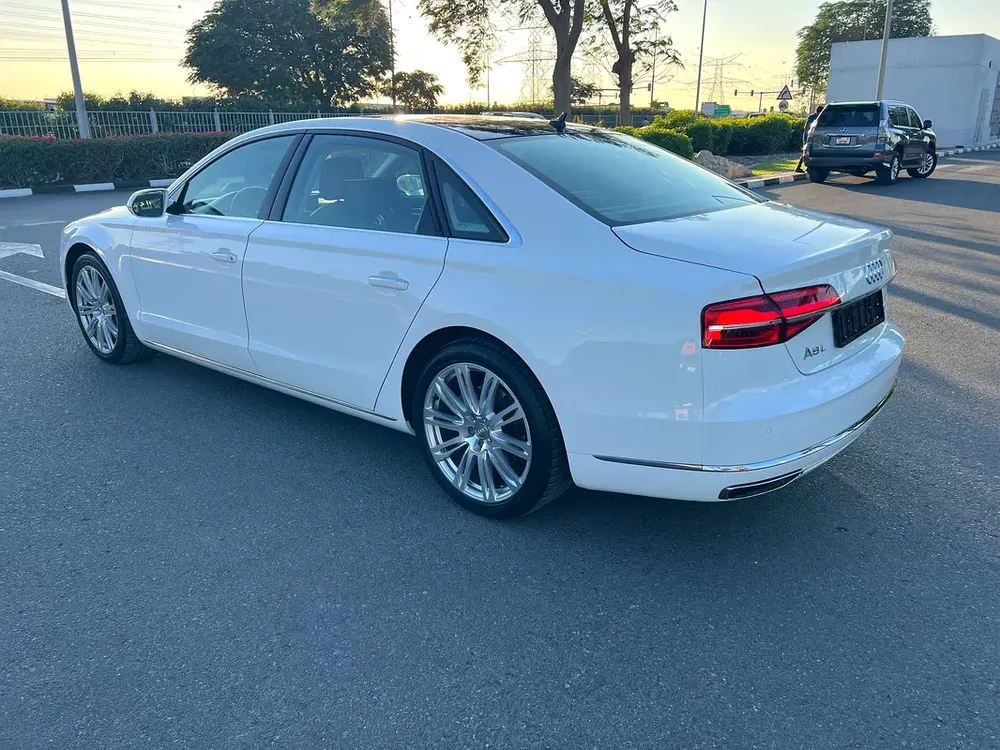 AUDI A8L 5.0 TFSI QUATTRO FULL OPTION GCC SPECS SINGLE OWNER ORIGINAL PAINT - Image 8