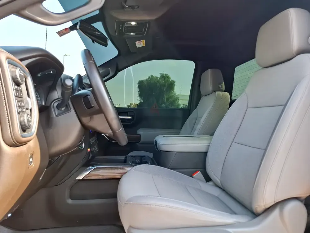 AED 1945/month | 2021 Chevrolet Silverado LT | GCC Specs | Ref#409557 - Image 12