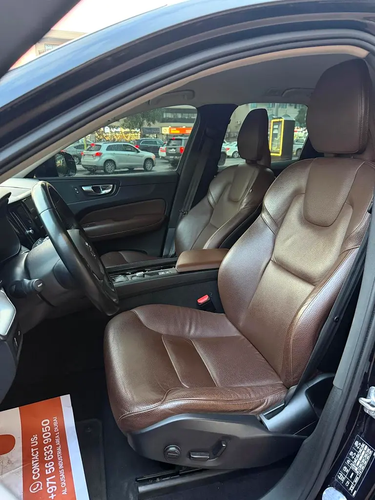 Volvo XC 60 2020 Black GCC Clean Car - Image 11