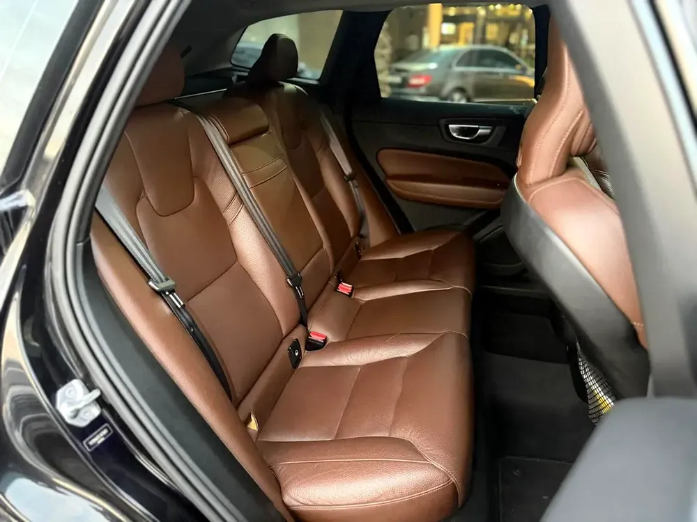 Volvo XC 60 2020 Black GCC Clean Car - Image 13