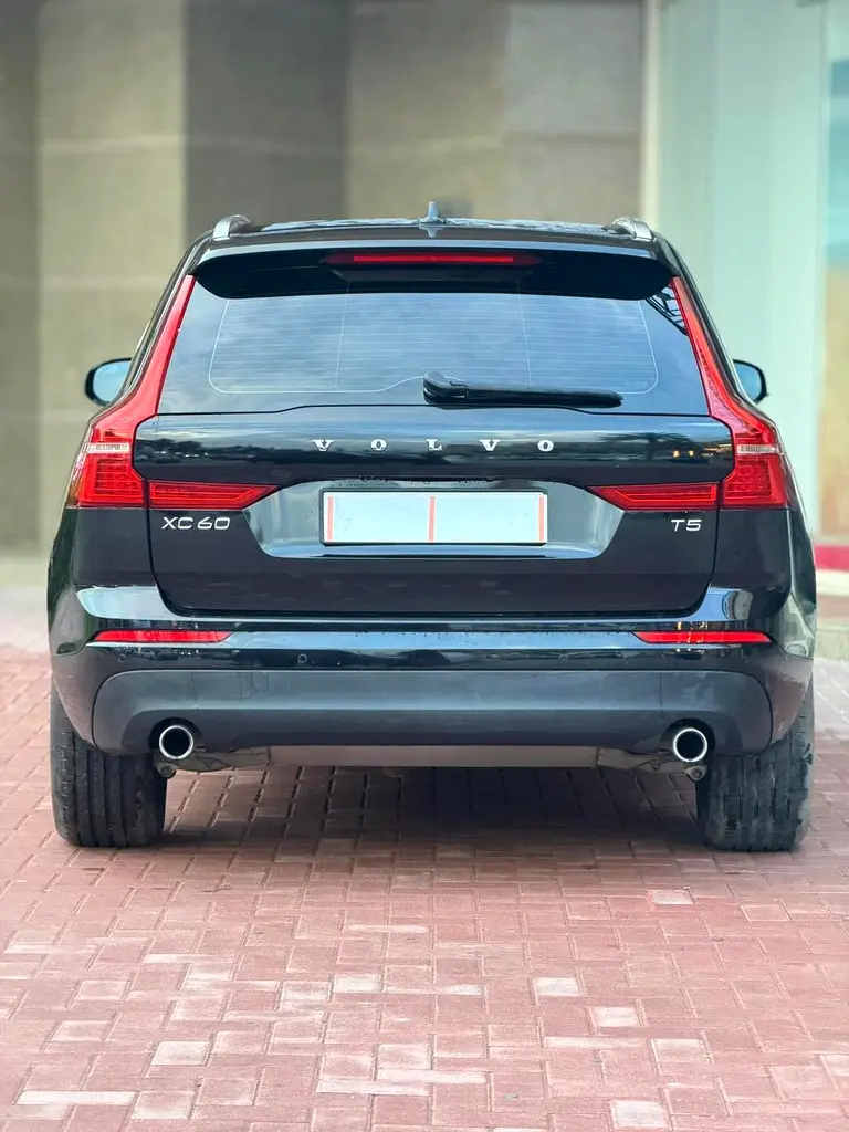 Volvo XC 60 2020 Black GCC Clean Car - Image 4
