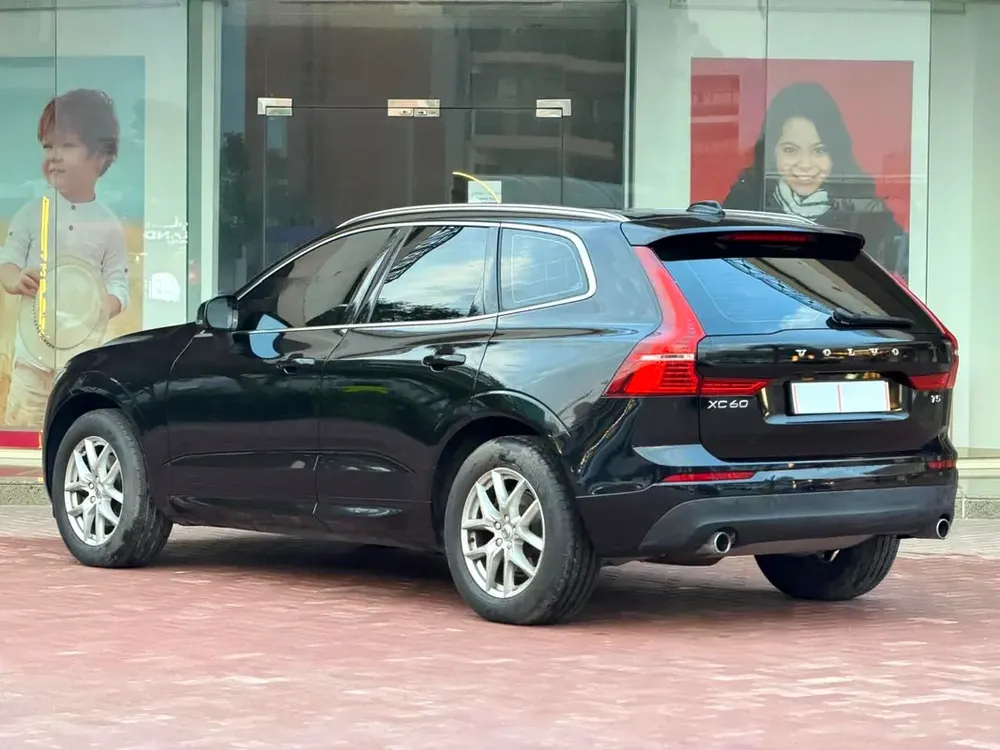 Volvo XC 60 2020 Black GCC Clean Car - Image 6