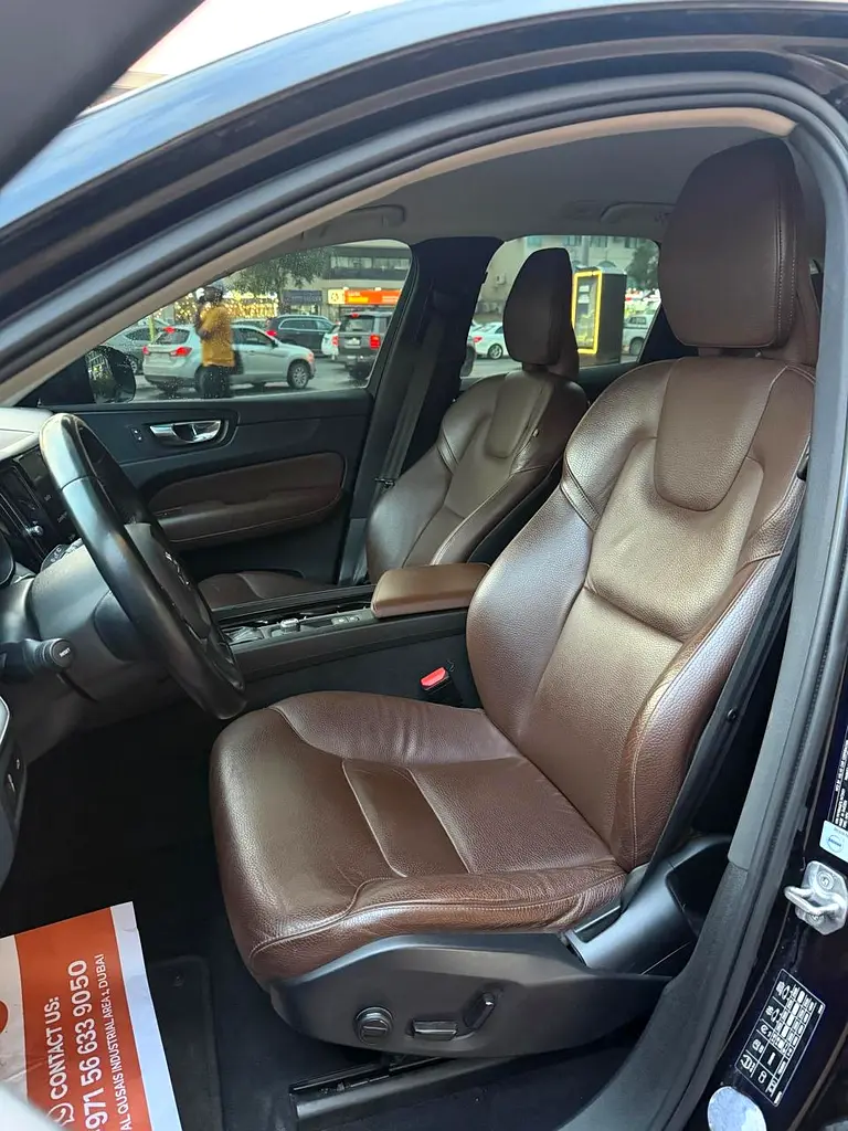 Volvo XC 60 2020 Black GCC Clean Car - Image 8