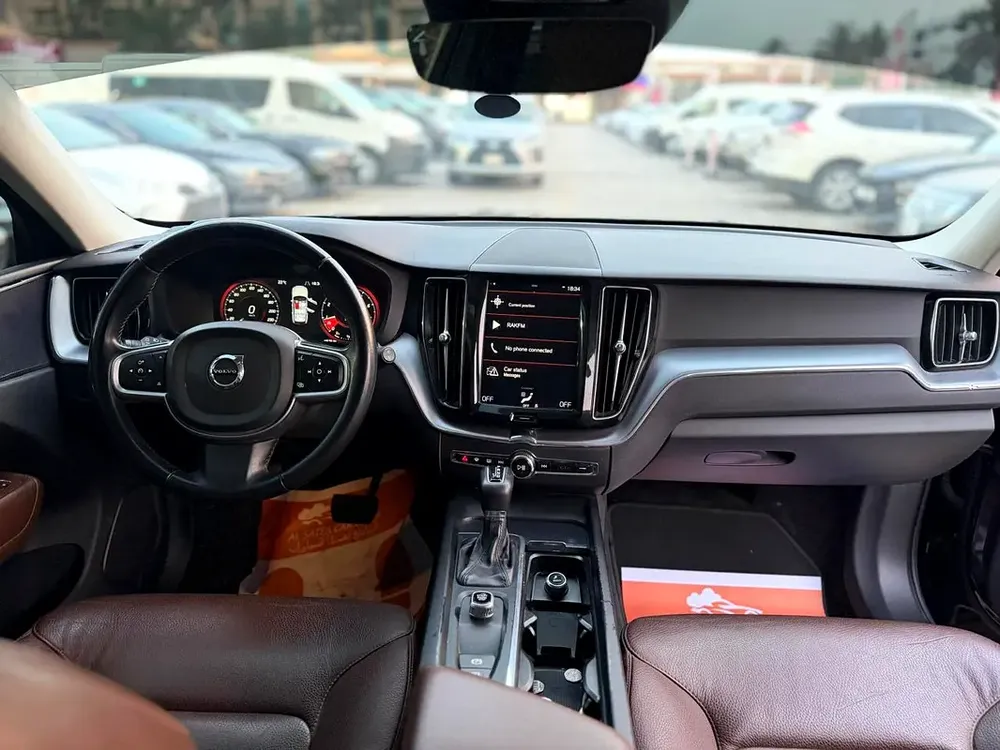 Volvo XC 60 2020 Black GCC Clean Car - Image 9