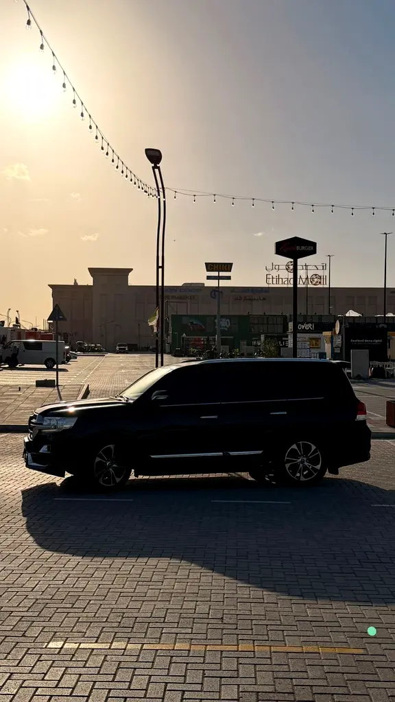 2020 Toyota Land Cruiser VXR Grand Touring - GCC Specs - Full Service History - Image 4