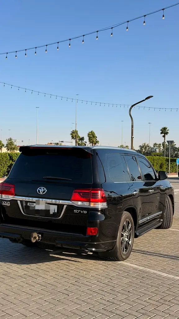 2020 Toyota Land Cruiser VXR Grand Touring - GCC Specs - Full Service History - Image 5