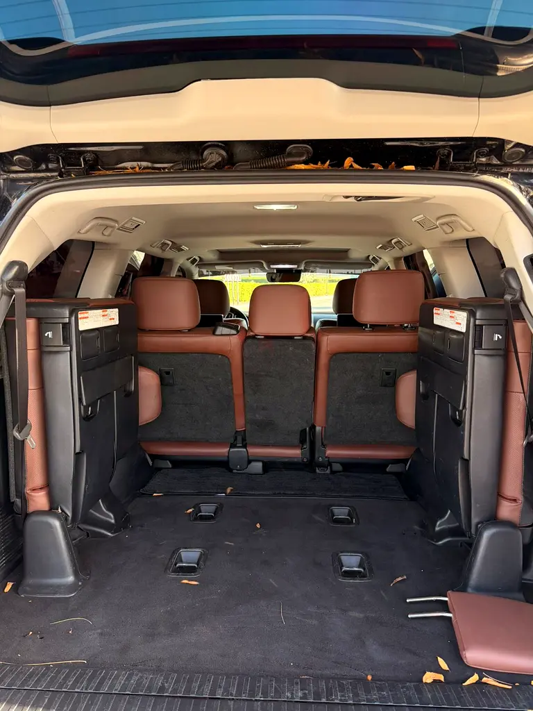 2020 Toyota Land Cruiser VXR Grand Touring - GCC Specs - Full Service History - Image 7