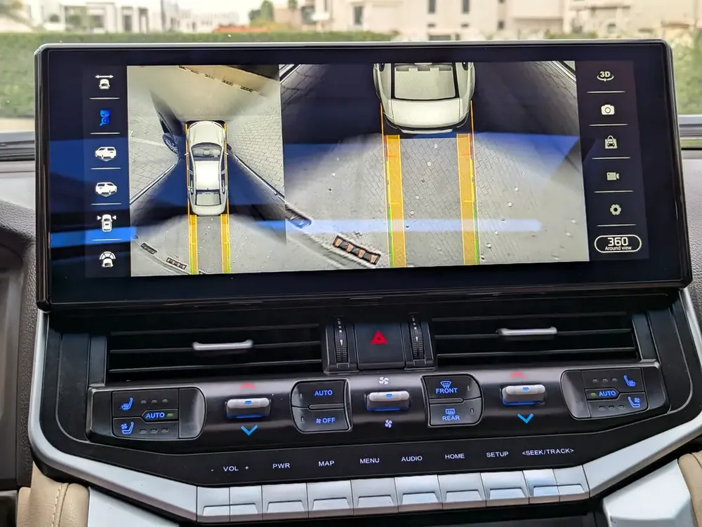 Toyota Land Cruiser GXR TOP 2015 Facelifted 2025 With Interior and Exterior - GCC Specs - - Image 10