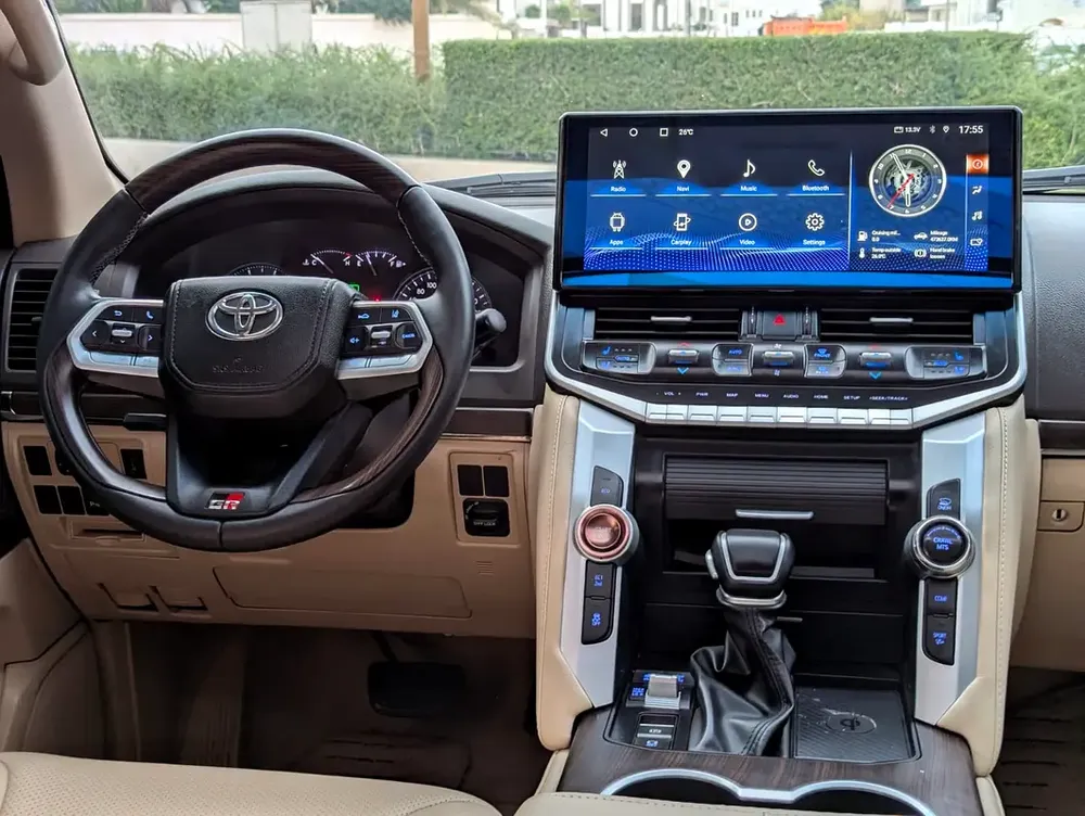 Toyota Land Cruiser GXR TOP 2015 Facelifted 2025 With Interior and Exterior - GCC Specs - - Image 13