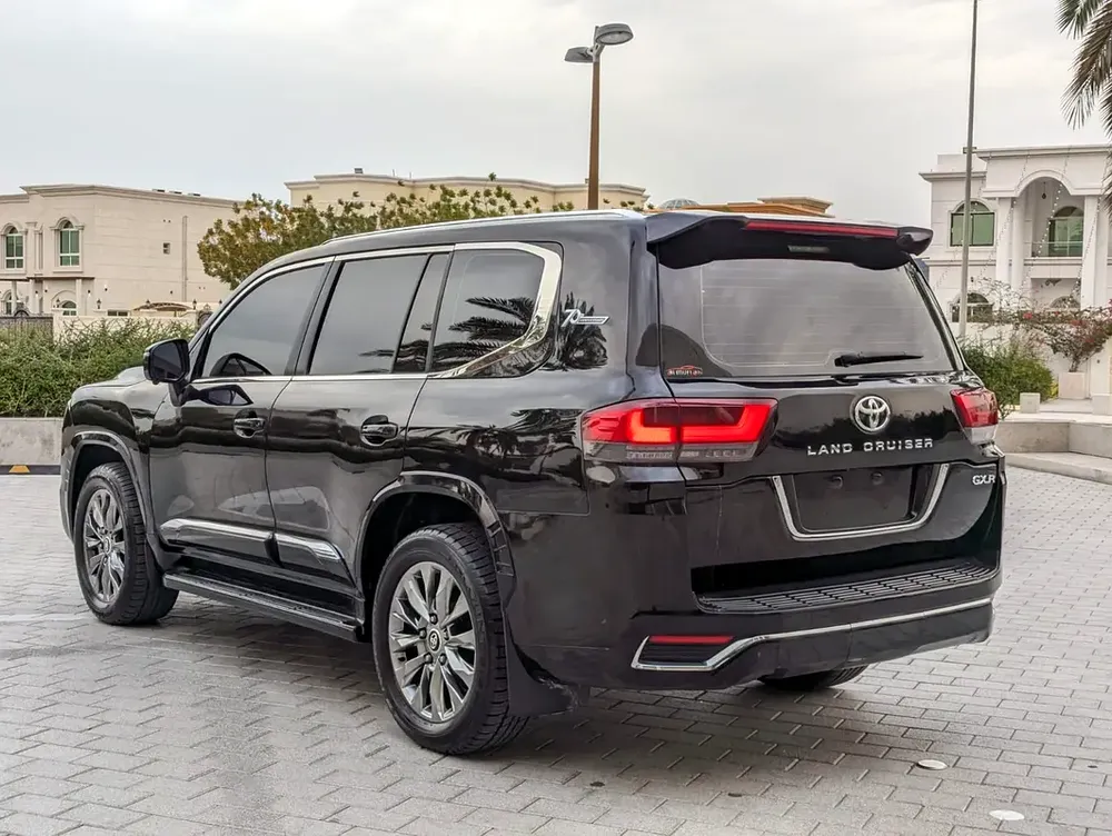 Toyota Land Cruiser GXR TOP 2015 Facelifted 2025 With Interior and Exterior - GCC Specs - - Image 16