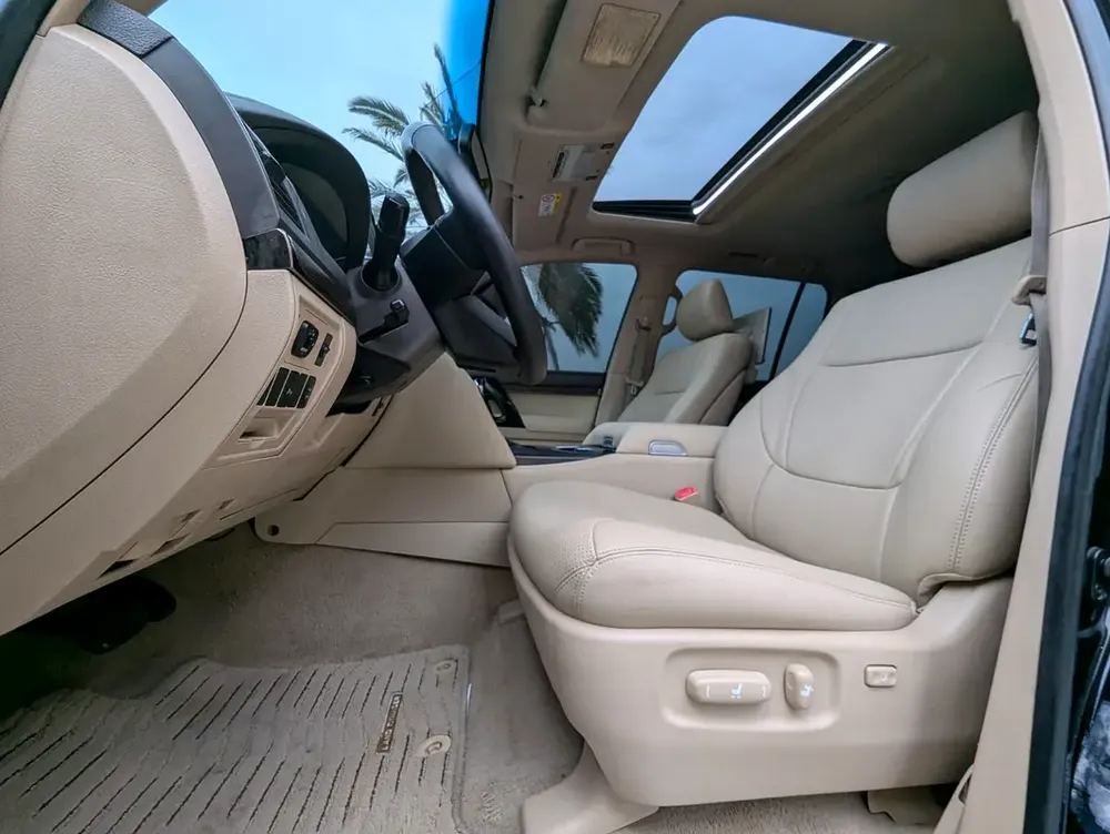 Toyota Land Cruiser GXR TOP 2015 Facelifted 2025 With Interior and Exterior - GCC Specs - - Image 5