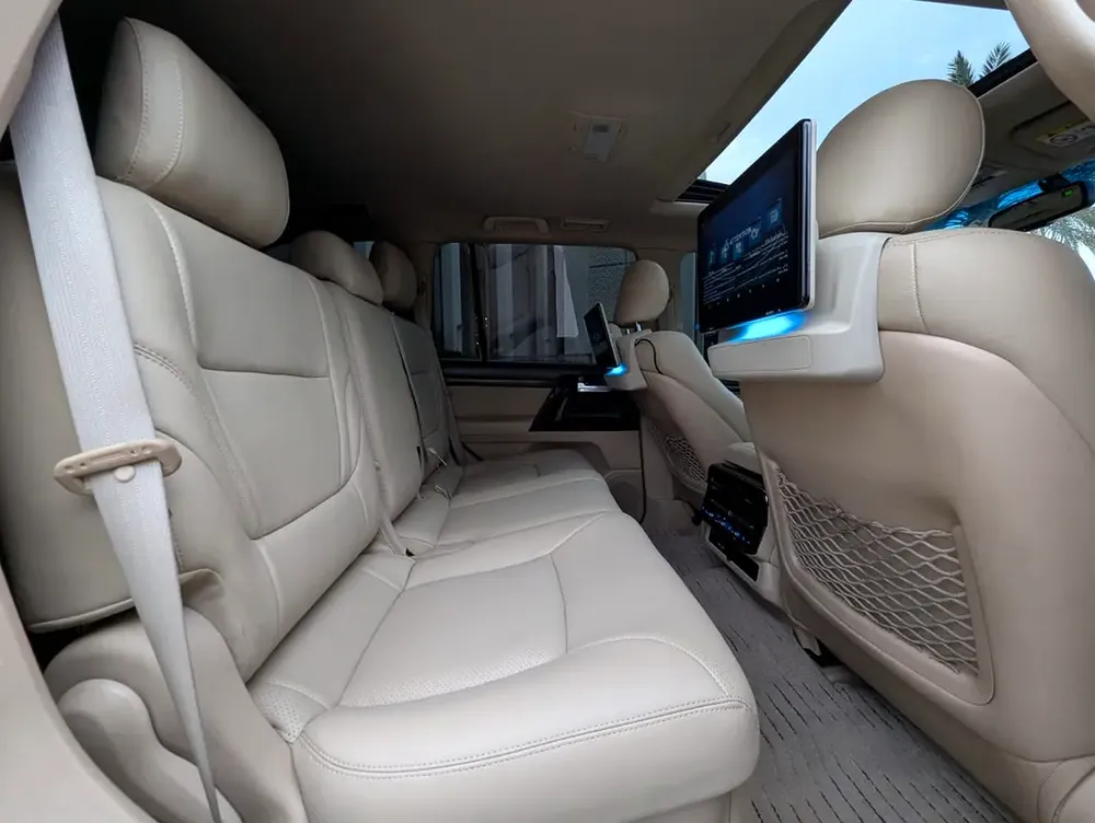 Toyota Land Cruiser GXR TOP 2015 Facelifted 2025 With Interior and Exterior - GCC Specs - - Image 7